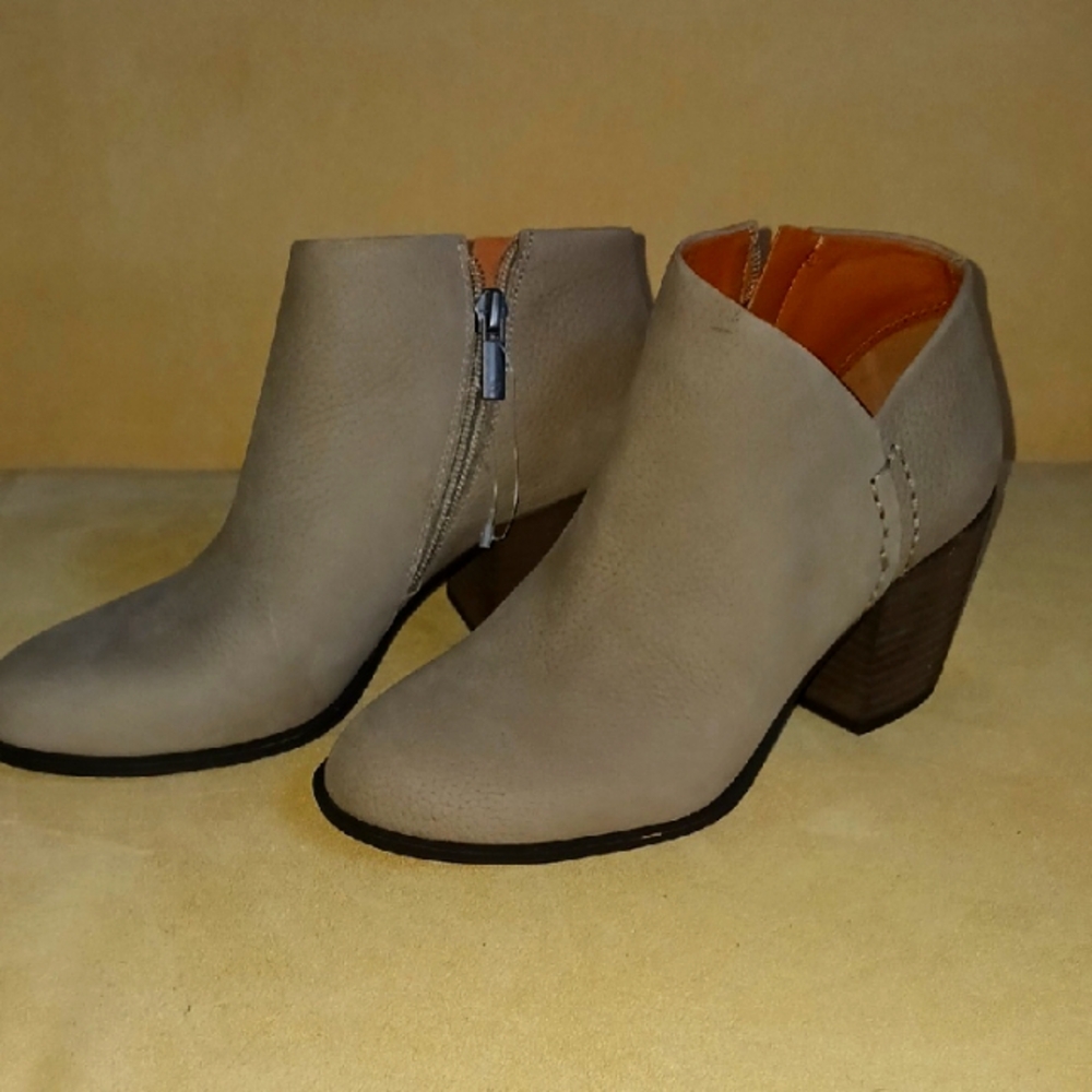 Lucky Brand Taupe Nubuck Suede Ankle Boots Sz 7